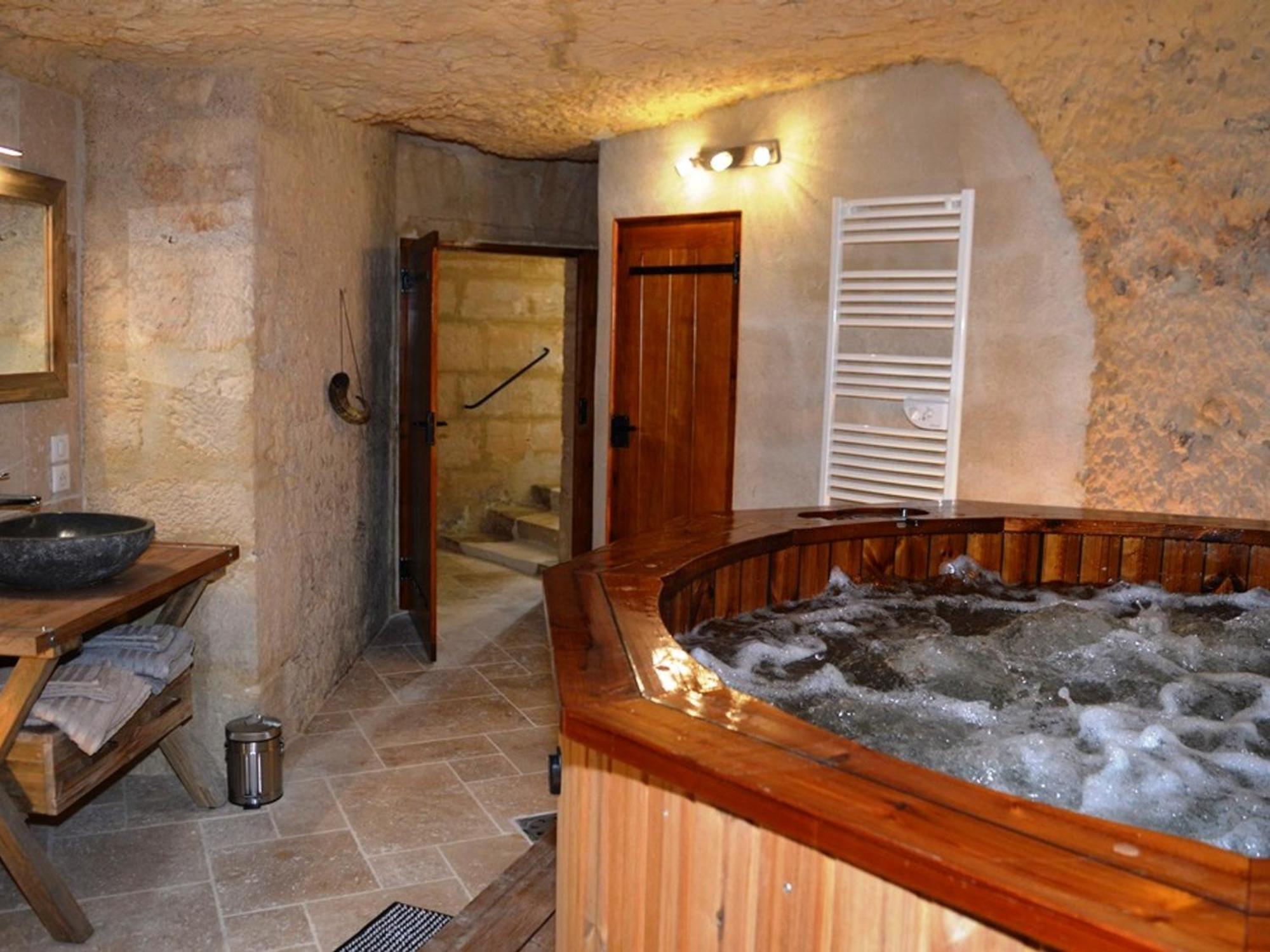 Maison Troglodyte Elegante Avec Spa, Salle De Jeux Et Jardin Clos A Vouvray - Fr-1-381-87 Ngoại thất bức ảnh
