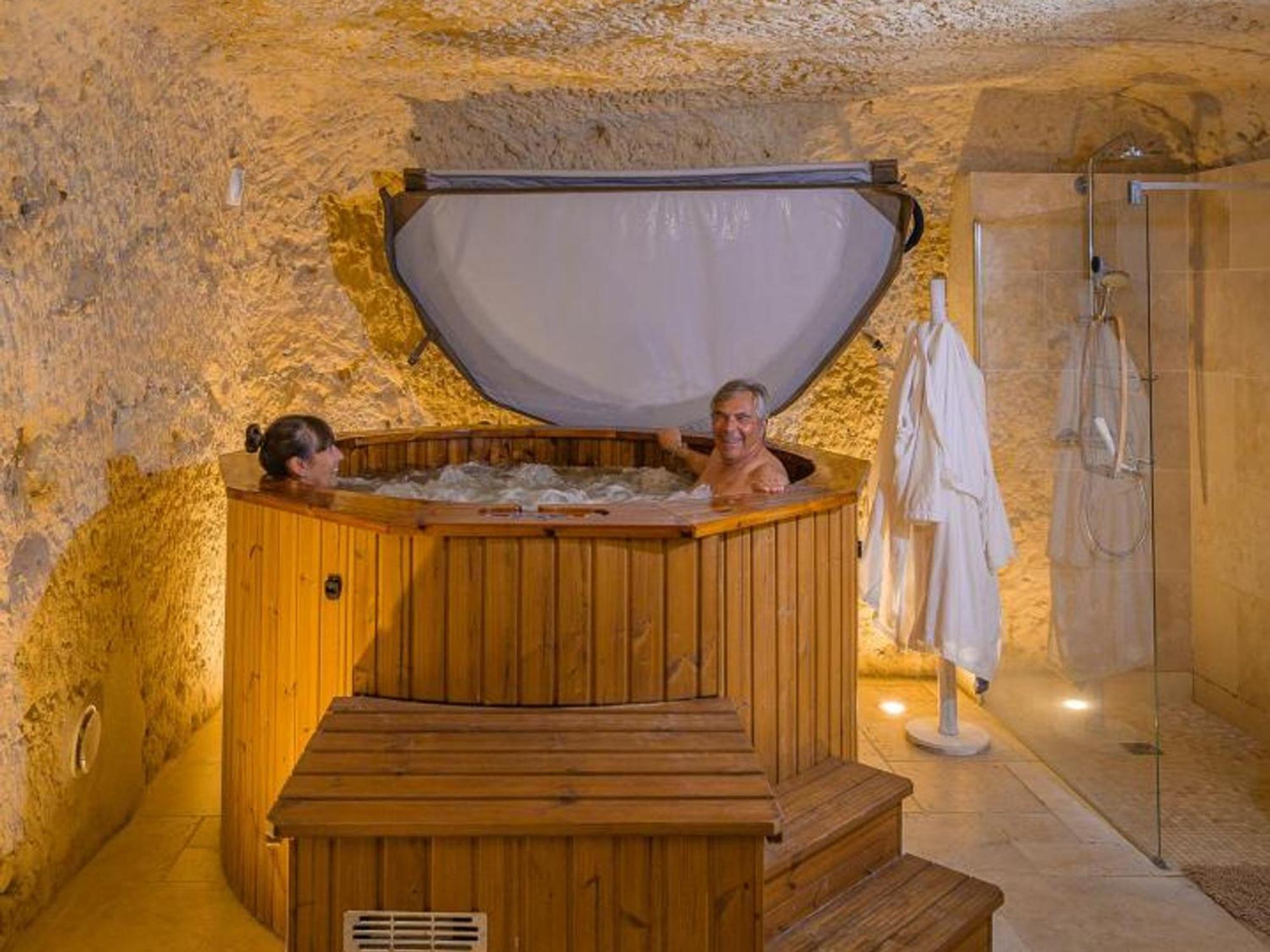 Maison Troglodyte Elegante Avec Spa, Salle De Jeux Et Jardin Clos A Vouvray - Fr-1-381-87 Ngoại thất bức ảnh